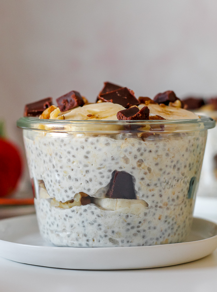 close up of a bowl of chunky monkey overnight oats 